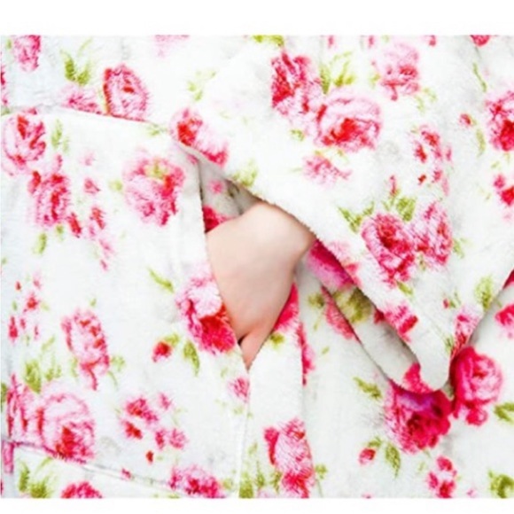 Premium Plush Fleece Blanket Robe with Pockets - Picture 2 of 4